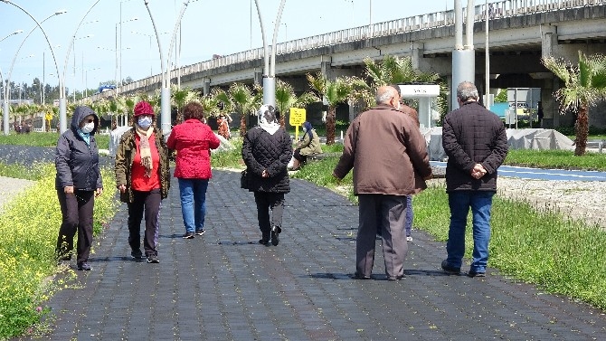 Trabzon'da 65 yaş ve üzeri vatandaşlar uzun bir aradan sonra sokağa 8