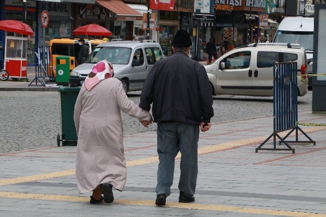 Rize'de 65 Yaş ve Üzeri Vatandaşlar Uzun Bir Aradan Sonra Sokağa Çı 22