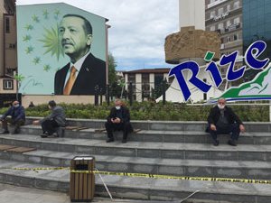 Rize'de 65 Yaş ve Üzeri Vatandaşlar Uzun Bir Aradan Sonra Sokağa Çı