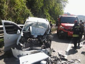 Rize'de halk otobüsü ile kamyonet çarpıştı: 1 ölü, 6 yaralı