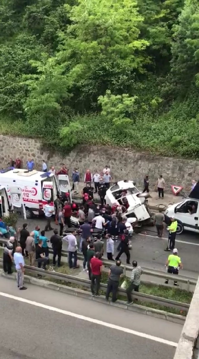 Trabzon'da trafik kazası:1 ölü, 4 yaralı 8