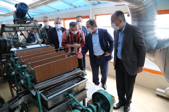 Vali Çeber ve Belediye Başkanı Metin yaş çay topladı 14