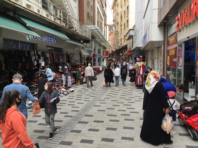 Rize'de bayram sonrası sokaklar hareketlendi 8