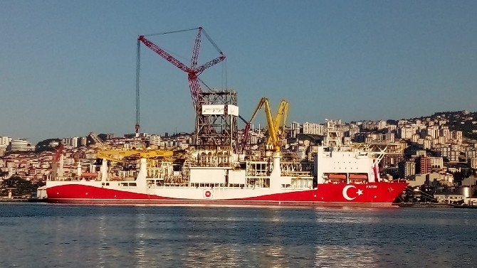 Trabzon Limanı’na demirleyen Fatih Sondaj Gemisinin sökülen kulelerinin  6