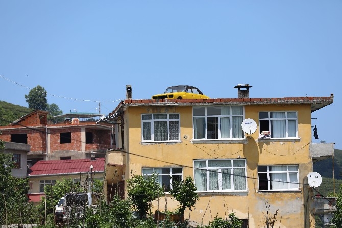 Rize'de Eşinin Hatırasını Yaşatmak İçin Sattırmadığı Otomobil Çatıy 7
