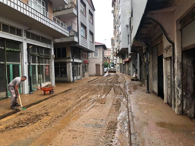 İyidere'de Şiddetli Yağış 15 İş Yerini Su Bastı 3
