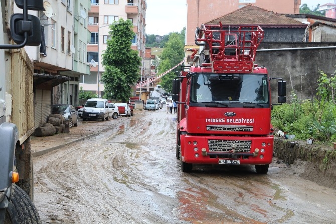 İyidere'de Şiddetli Yağış 15 İş Yerini Su Bastı 7