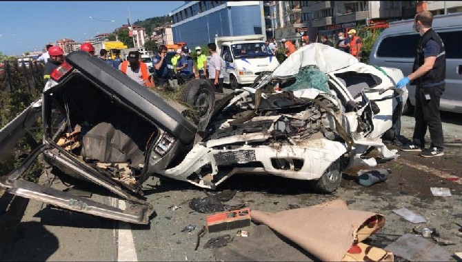 Rize'de Trafik Kazası 2 Ölü, 1 Ağır Yaralı 7