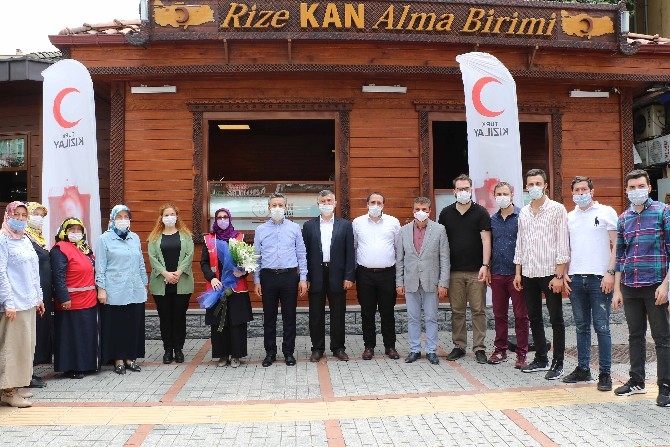 AK Parti Rize Teşkilatlarından Kızılay'a Kan Desteği 8