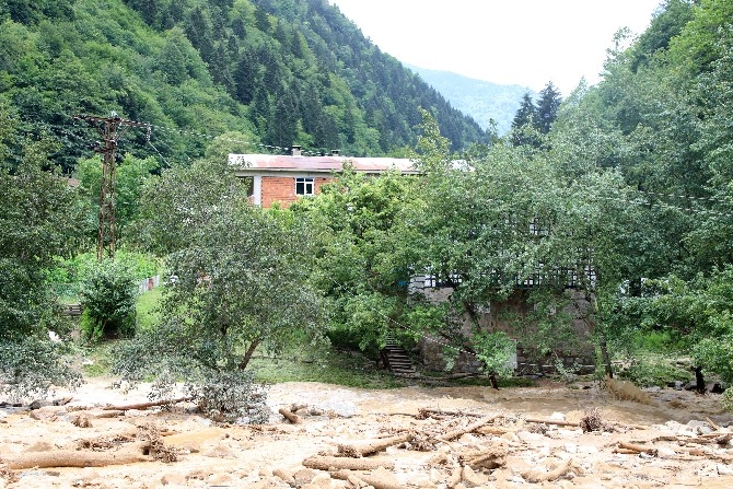 Rize'de şiddetli yağış 27