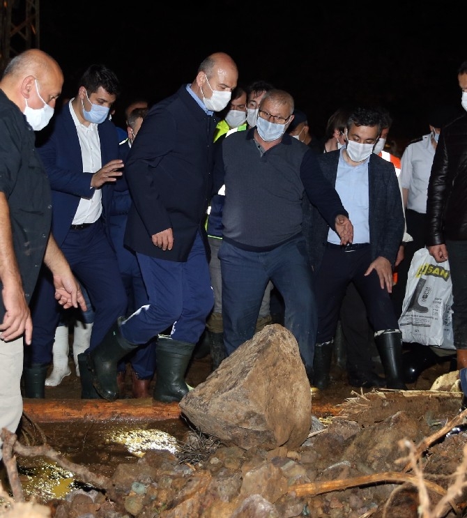 İçişleri Bakanı Soylu, Rize'deki sel bölgesinde incelemede bulundu 12