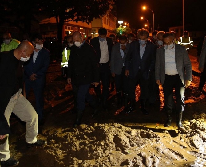 İçişleri Bakanı Soylu, Rize'deki sel bölgesinde incelemede bulundu 3