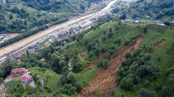 Rize'deki şiddetli yağışın ardından hasarın boyutu da ortaya çıkmay 4