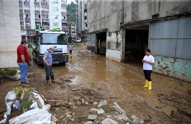 Rize'deki şiddetli yağışın ardından hasar tespit, yol açma ve tahli 6