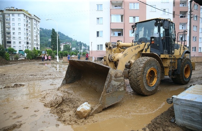 Rize'deki şiddetli yağışın ardından hasar tespit, yol açma ve tahli 7
