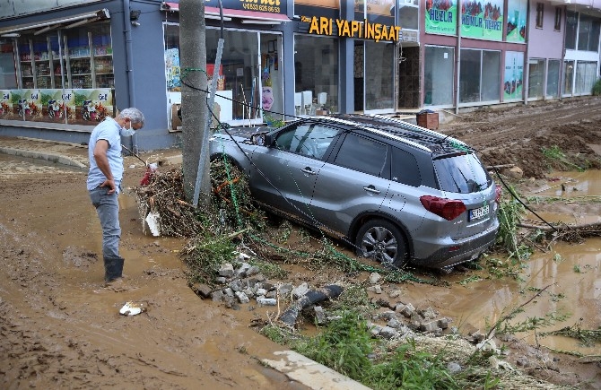 Rize'deki şiddetli yağışın ardından hasar tespit, yol açma ve tahli 9