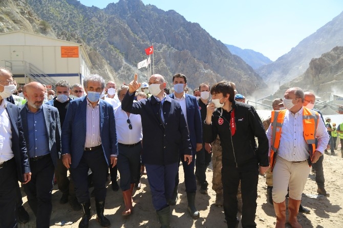 İçişleri Bakanı Soylu, Artvin'deki sel bölgesinde incelemede bulund 12