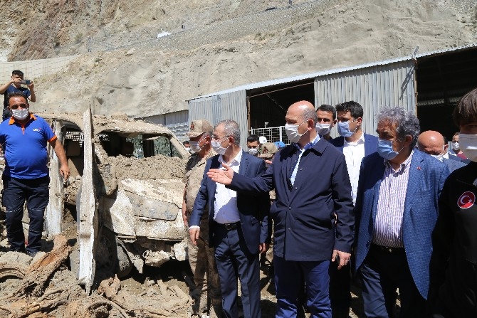 İçişleri Bakanı Soylu, Artvin'deki sel bölgesinde incelemede bulund 14