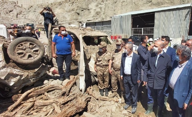 İçişleri Bakanı Soylu, Artvin'deki sel bölgesinde incelemede bulund 7