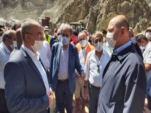İçişleri Bakanı Soylu, Artvin'deki sel bölgesinde incelemede bulund