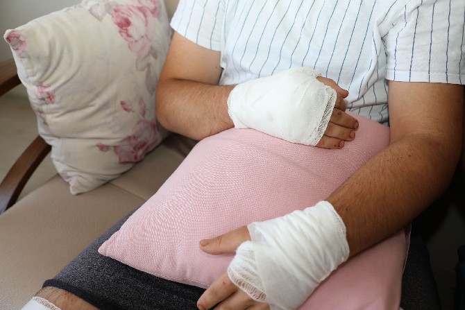 Rize'de Selde Duvarı Çöken Evde Yaralanan Genç, 1,5 Yaşındaki Karde 11