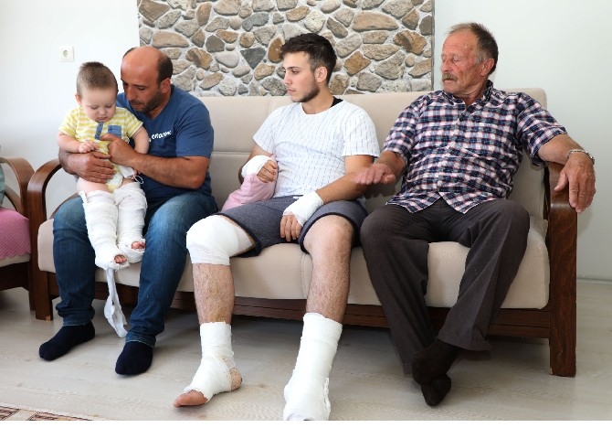 Rize'de Selde Duvarı Çöken Evde Yaralanan Genç, 1,5 Yaşındaki Karde 13