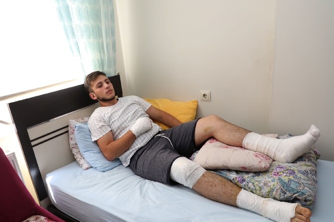 Rize'de Selde Duvarı Çöken Evde Yaralanan Genç, 1,5 Yaşındaki Karde 16