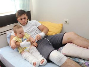 Rize'de Selde Duvarı Çöken Evde Yaralanan Genç, 1,5 Yaşındaki Karde