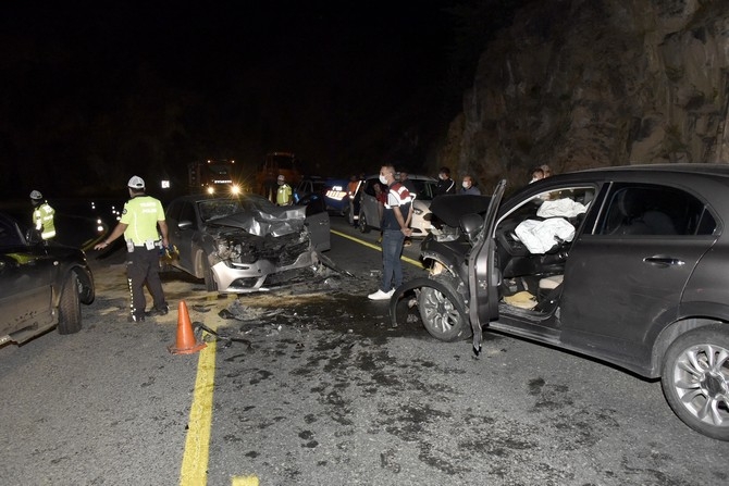 Gümüşhane'de iki otomobil çarpıştı: 1 ölü, 4 yaralı 7