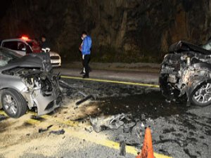 Gümüşhane'de iki otomobil çarpıştı: 1 ölü, 4 yaralı