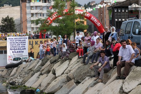 Rize'de Denizde Güç Gösterisi 12