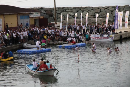 Rize'de Denizde Güç Gösterisi 33