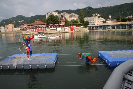 Rize'de Denizde Güç Gösterisi 4