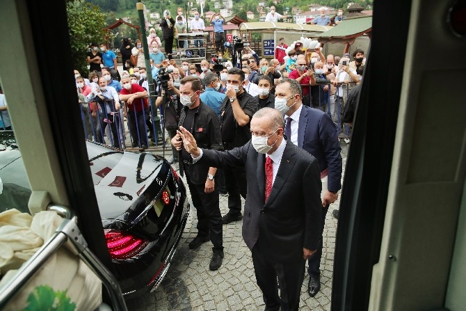 Cumhurbaşkanı Erdoğan Güneysu'da vatandaşları selamladı 5