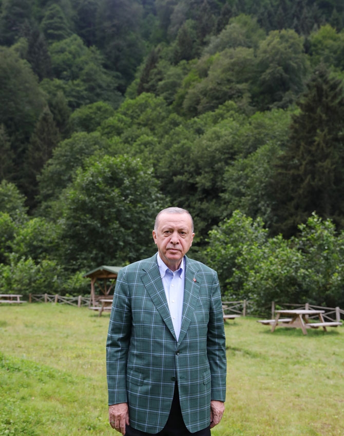 Cumhurbaşkanı Erdoğan Ayder Yaylasında incelemede 4