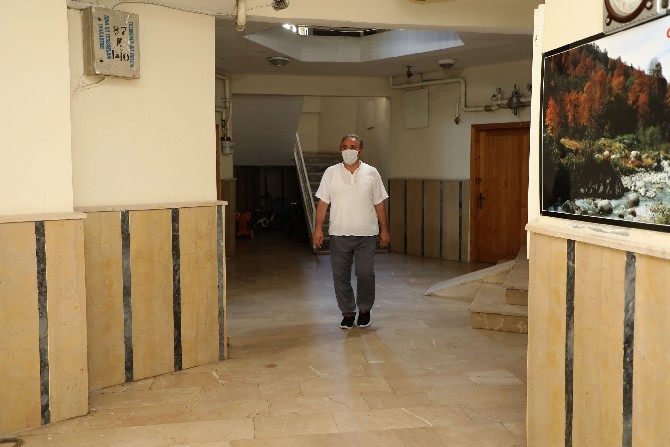 Rize'de apartman yöneticisi binayı karantinaya aldı 9