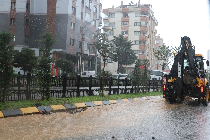 Trabzon'da sağanak hayatı olumsuz etkiledi 4