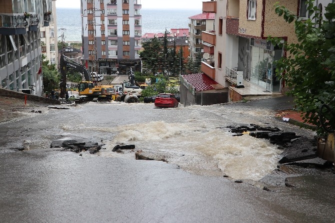 Trabzon'da sağanak hayatı olumsuz etkiledi 9