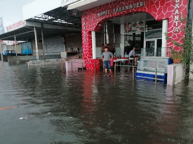 Samsun'da şiddetli yağış su baskınlarına yol açtı 1