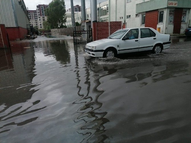 Samsun'da şiddetli yağış su baskınlarına yol açtı 10