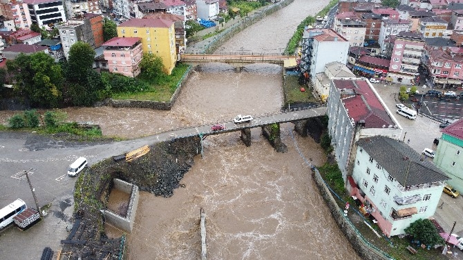 Samsun'da şiddetli yağış su baskınlarına yol açtı 19