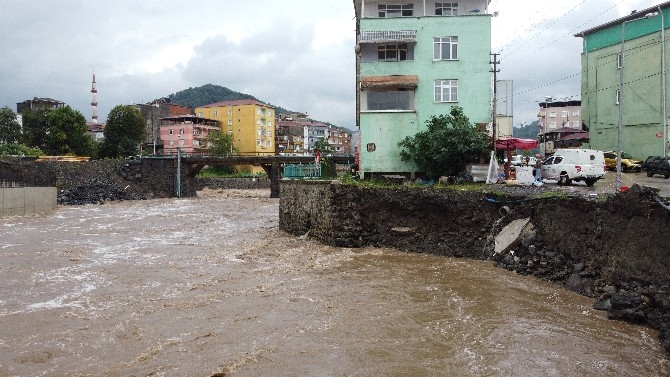 Samsun'da şiddetli yağış su baskınlarına yol açtı 24