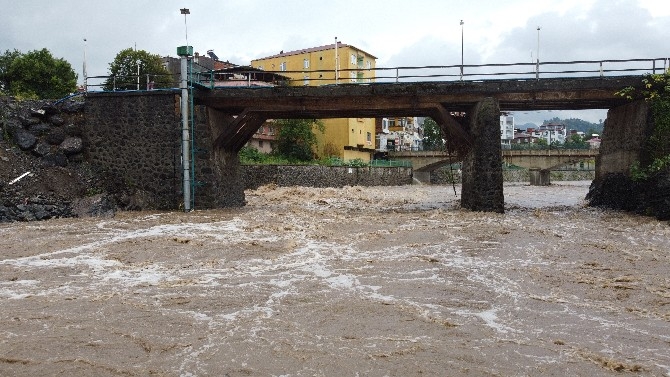 Samsun'da şiddetli yağış su baskınlarına yol açtı 25