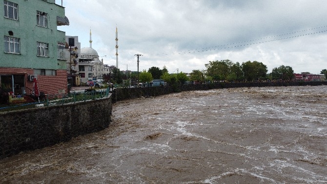 Samsun'da şiddetli yağış su baskınlarına yol açtı 26