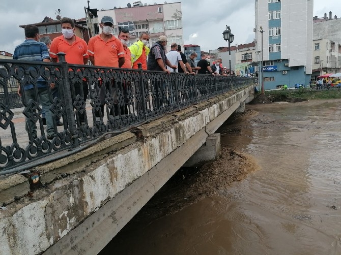 Samsun'da şiddetli yağış su baskınlarına yol açtı 28
