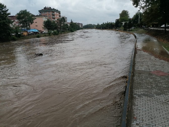 Samsun'da şiddetli yağış su baskınlarına yol açtı 29