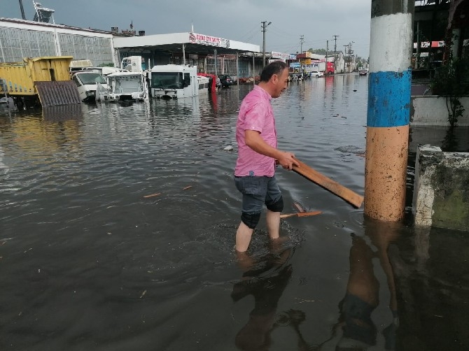 Samsun'da şiddetli yağış su baskınlarına yol açtı 5