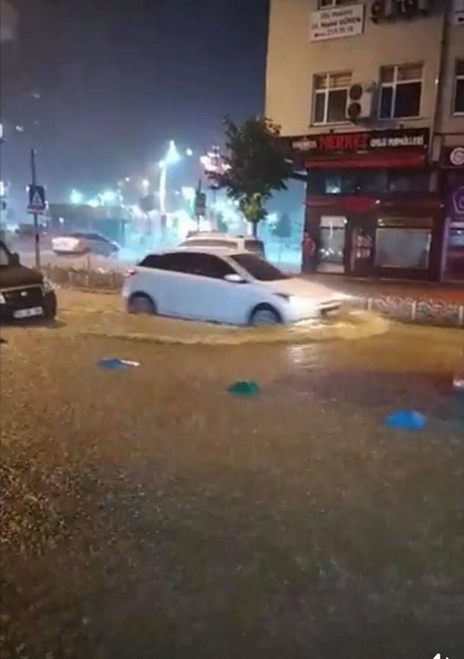 Şiddetli yağış Rize’de etkili oluyor 6