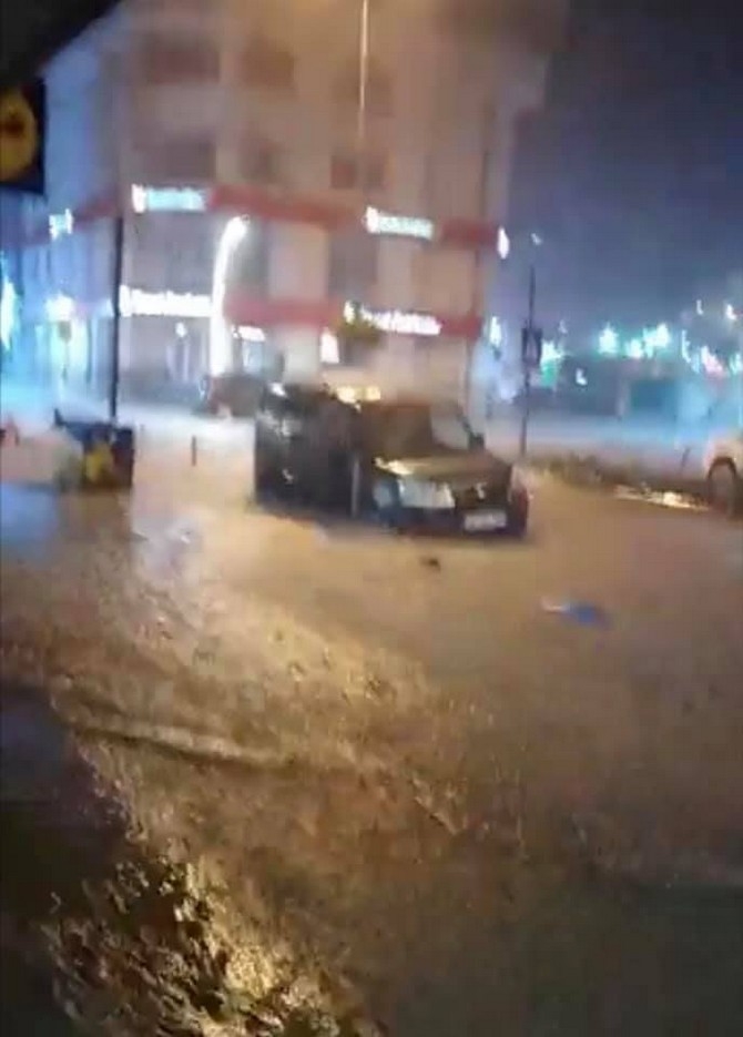 Şiddetli yağış Rize’de etkili oluyor 7