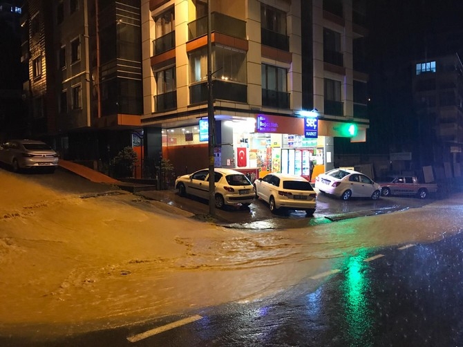 Rize'de şiddetli yağış dereler taştı 8